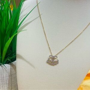 Fashion Jewelry Gold Crown Pendant Necklace with Clear Stones